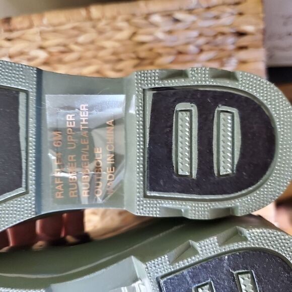 Camo Waterproof Rain Boots - Picture 14 of 15